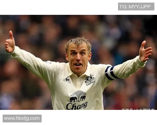 足球明星内维尔的职业生涯与成就解析及其对足球的影响