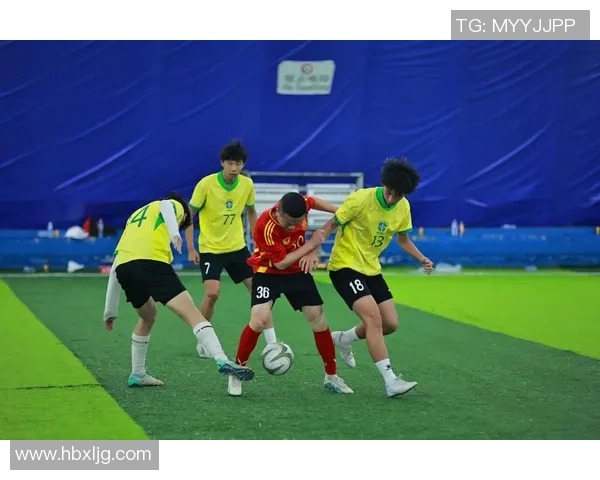 足球明星在提野场面上展现风采与激情的精彩瞬间