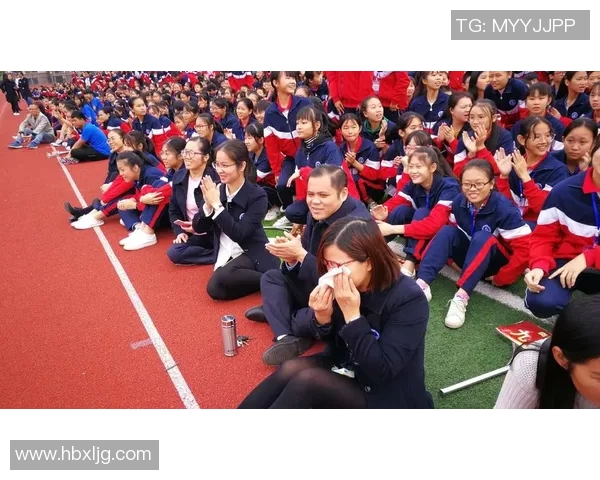 足球明星黑白插画艺术之美展现运动激情与个性魅力